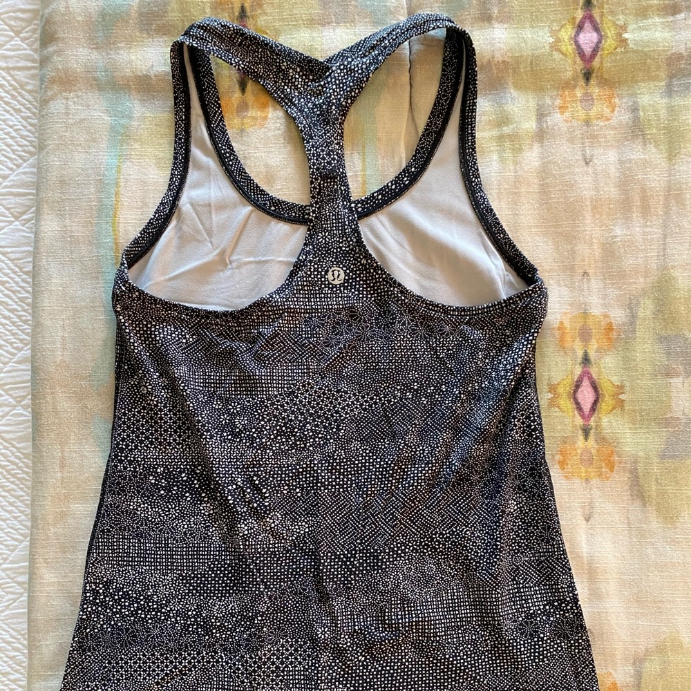 Lululemon tank size 6